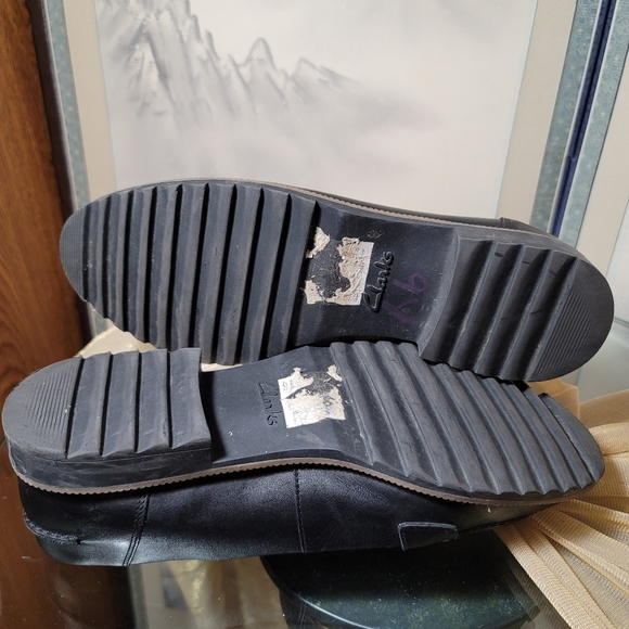 NWOT.  Clarks "Griffin Milly" designer loafers.  Size 9.5.  (229) - Picture 4 of 5